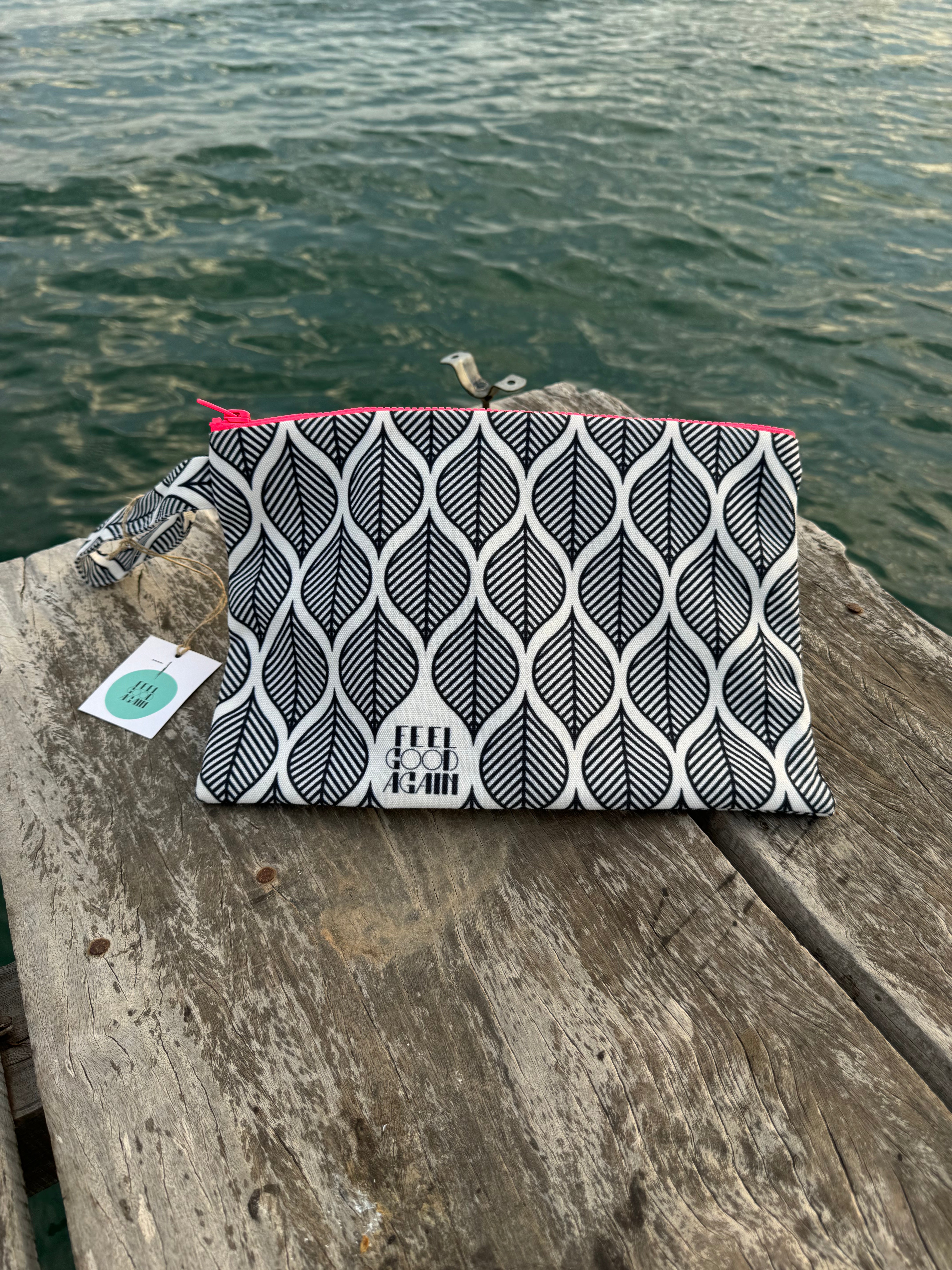 Feel Good Again Leafs Wrist Bag